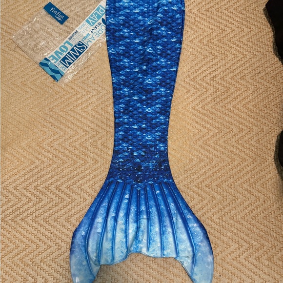 Fin Fun Mermaid Tail- Arctic Blue - Picture 1 of 3